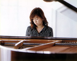 yukikajiura_piano.jpg